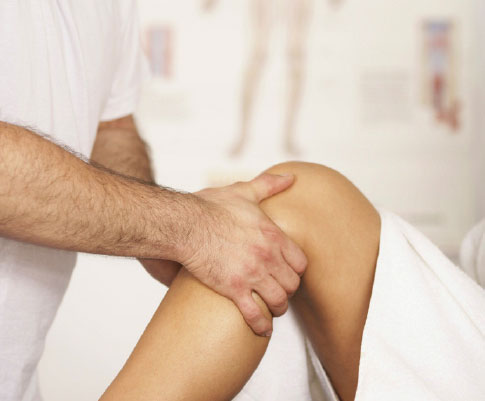 orthopädische Behandlung eines Knies